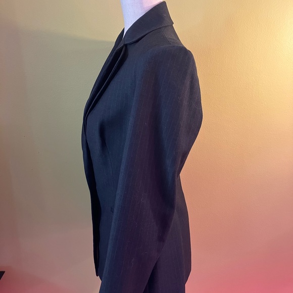 Calvin Klein Gray Pinstripe Suit Jacket. Preowned Size 6. - Picture 2 of 5